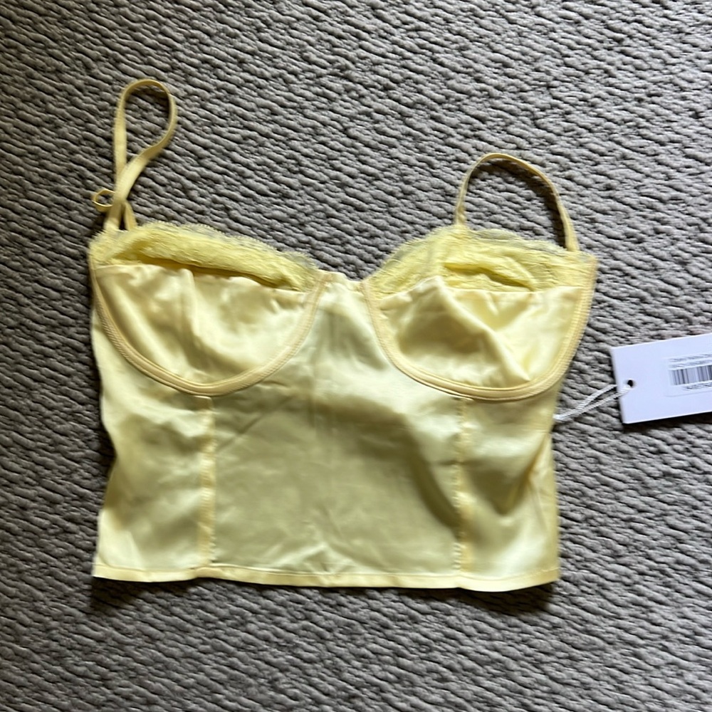 Yellow white fox tank